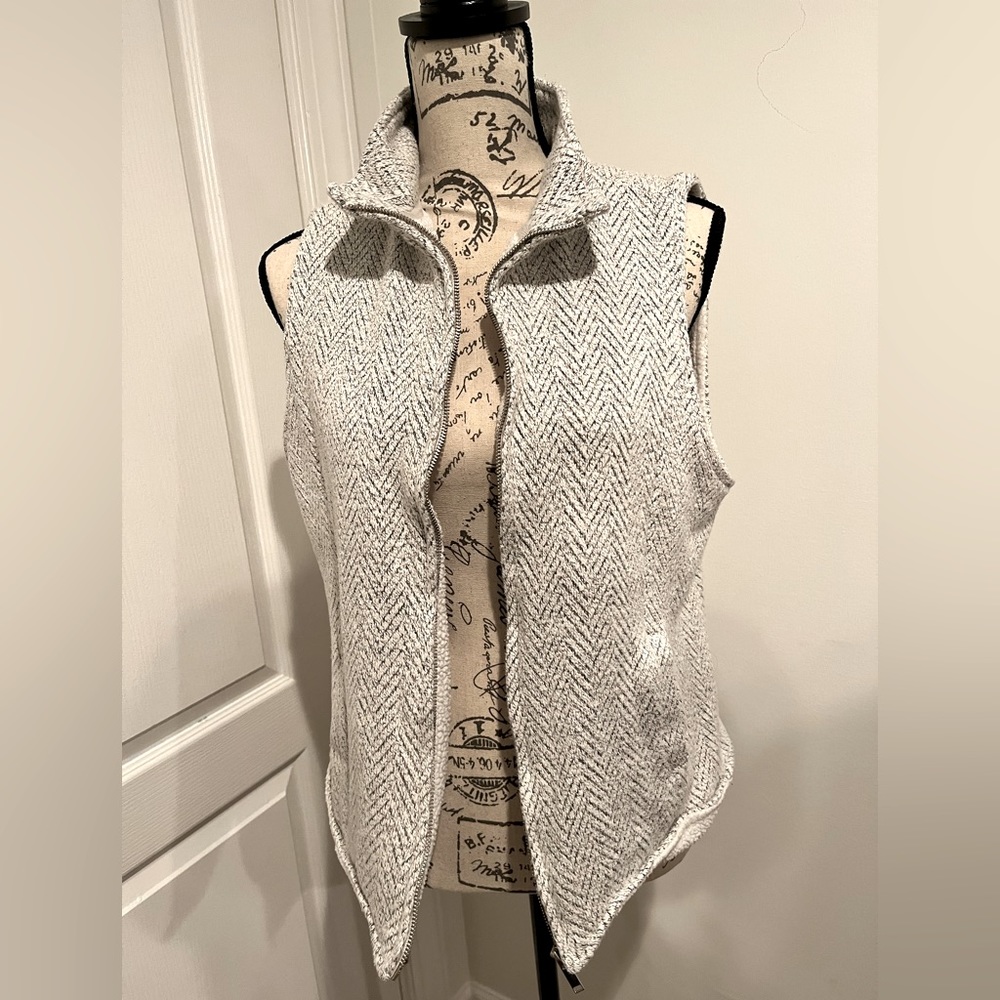 Altar’d State Size Medium ivy vest